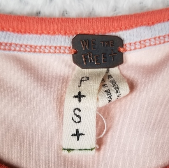 We the Free People sz S Tropics Hawaiian peach and grey floral stretchy tee - Picture 2 of 8